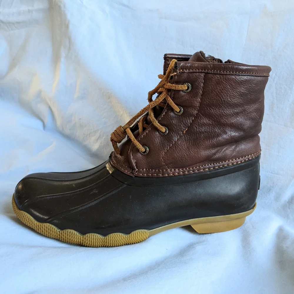 Sperry girl saltwater boots size 4